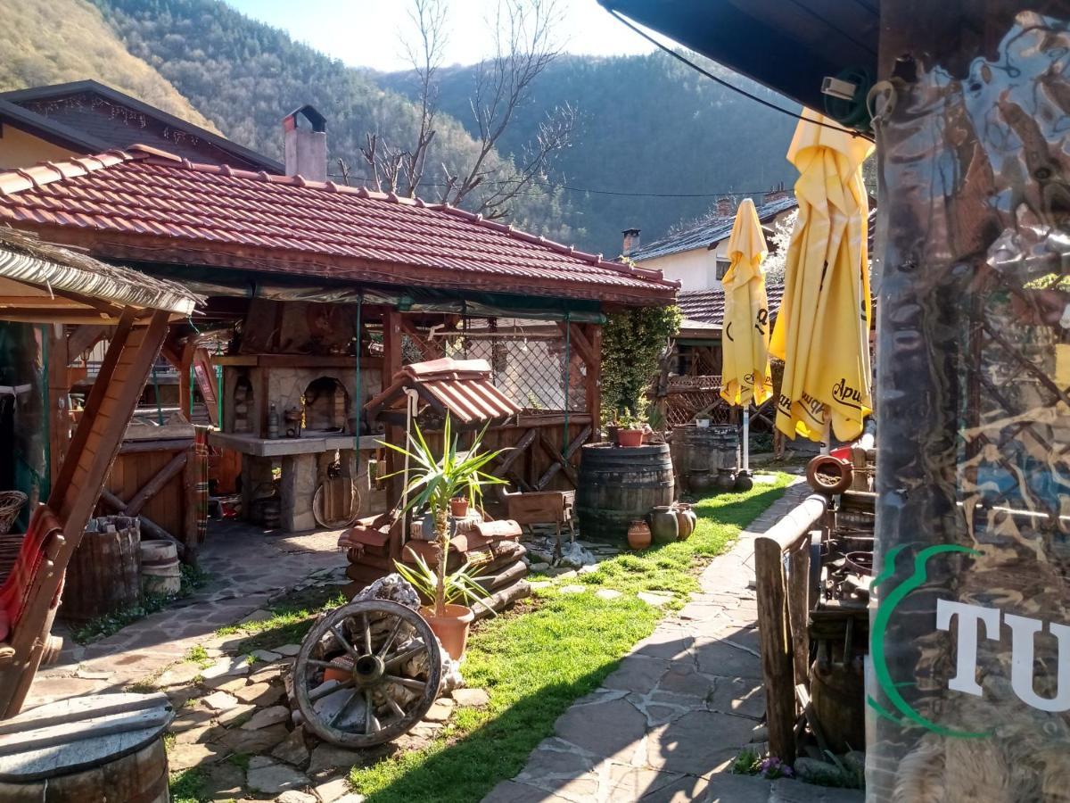 Кръчмъ При Байката Alpin Hotell Ribaritsa Exteriör bild